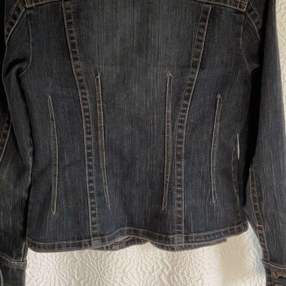 Black Jean Jacket with Fitted Silhouette and Contrast Stitching - Picture 7 of 10